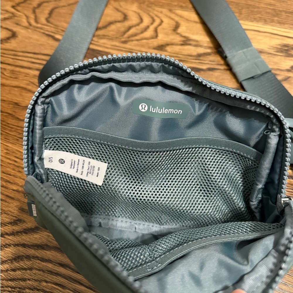 Lululemon belt bag teal - Picture 3 of 3
